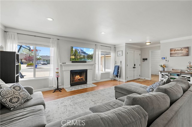 Detail Gallery Image 5 of 36 For 27036 Langside Ave, Canyon Country,  CA 91351 - 5 Beds | 2 Baths