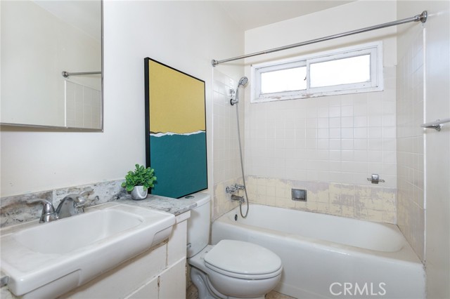 991 Glenview Terrace photo 31