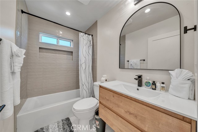 Detail Gallery Image 15 of 22 For 15335 Lemay St, Van Nuys,  CA 91406 - 2 Beds | 2 Baths