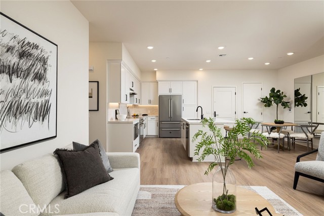 414 Main St., Huntington Beach CA: https://media.crmls.org/medias/de25466e-a208-4df2-9434-0870f120e416.jpg