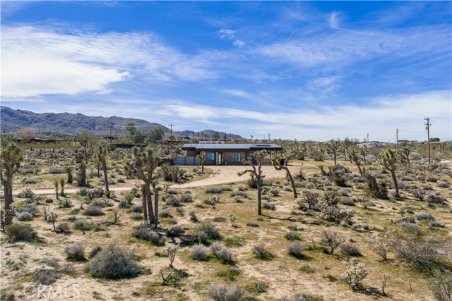 Detail Gallery Image 4 of 34 For 6738 Saddleback, Joshua Tree,  CA 92252 - 2 Beds | 2 Baths