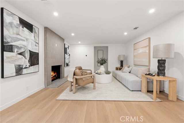 3170 Corinth Avenue, Los Angeles CA: https://media.crmls.org/medias/de258534-6dc2-4acb-885e-c1c5e97110f8.jpg