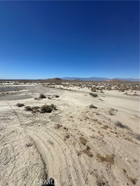 21601 St George Avenue, Adelanto CA: https://media.crmls.org/medias/de26868f-be54-4056-9080-180fa4ec9c8e.jpg