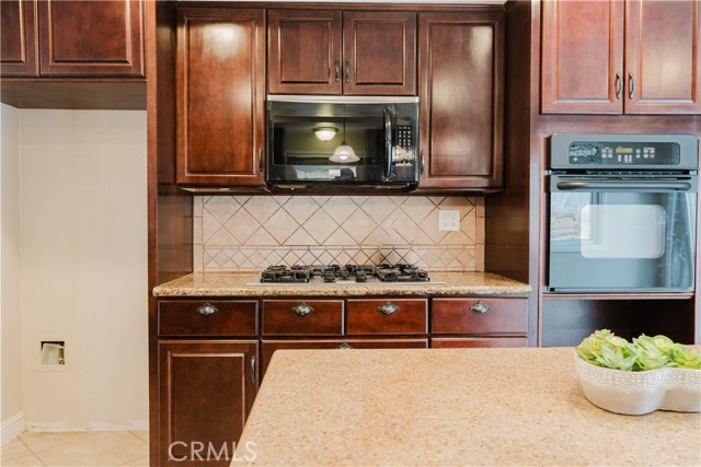 Detail Gallery Image 8 of 11 For 10937 Desert Sand Ave, Riverside,  CA 92505 - 3 Beds | 2 Baths