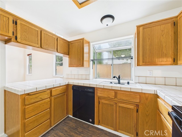 Detail Gallery Image 13 of 46 For 10781 N Windham Bay Cir, Fresno,  CA 93730 - 3 Beds | 2/1 Baths