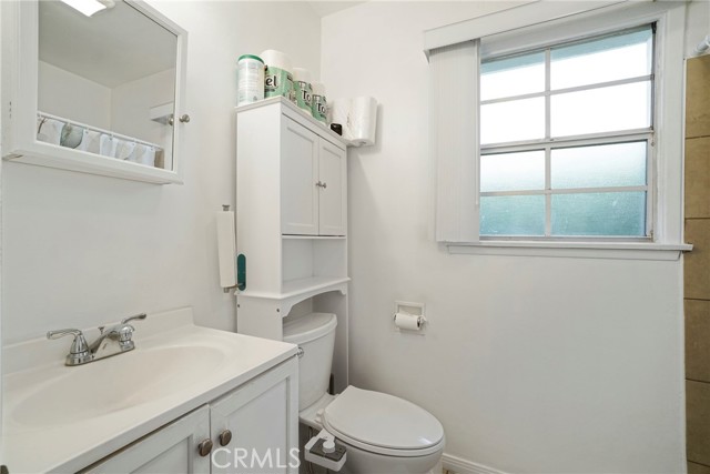 Detail Gallery Image 8 of 9 For 15215 Normandy #B,  Gardena,  CA 90247 - 1 Beds | 1 Baths