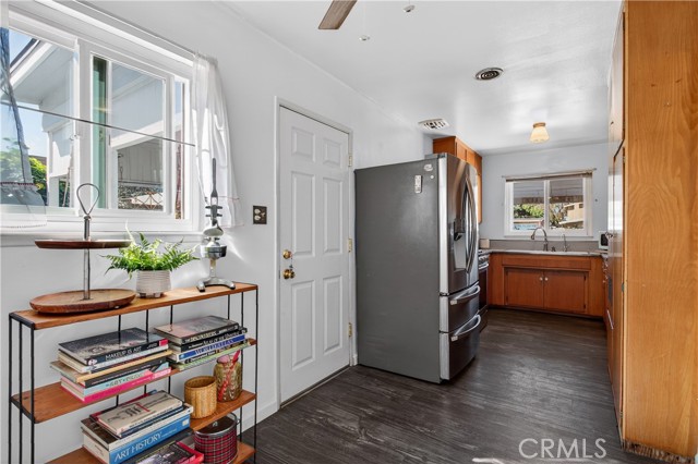 Detail Gallery Image 7 of 23 For 733 via Felipe, Corona,  CA 92882 - 4 Beds | 2 Baths