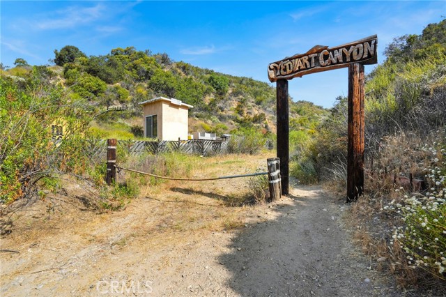 Detail Gallery Image 2 of 20 For 20219 Paradise Ln, Topanga,  CA 90290 - – Beds | – Baths