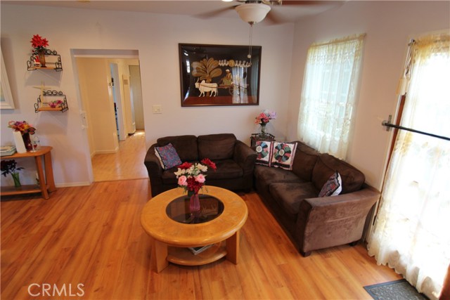 20512 Berendo Avenue, Torrance CA: https://media.crmls.org/medias/de293c31-548e-409d-8187-5616f1f064c4.jpg