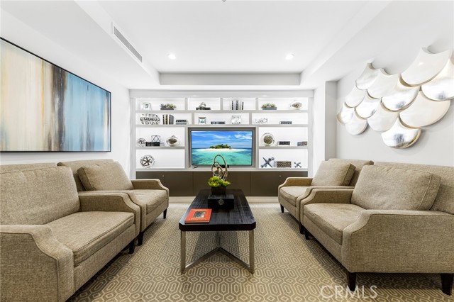 Detail Gallery Image 28 of 32 For 460 N Palm Dr #105,  Beverly Hills,  CA 90210 - 2 Beds | 2/1 Baths