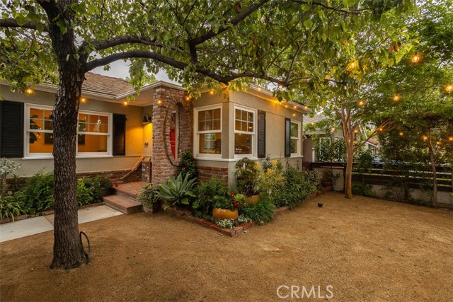 516 S Sparks S Street, Burbank CA: https://media.crmls.org/medias/de2989b0-4c53-4148-b911-4902d2476011.jpg