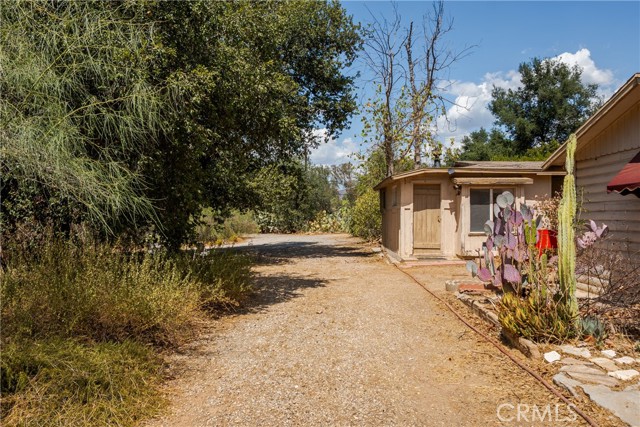 35525 Wildwood Canyon Rd, Yucaipa CA: https://media.crmls.org/medias/de299db1-825a-4c9c-9c95-be037b06318a.jpg