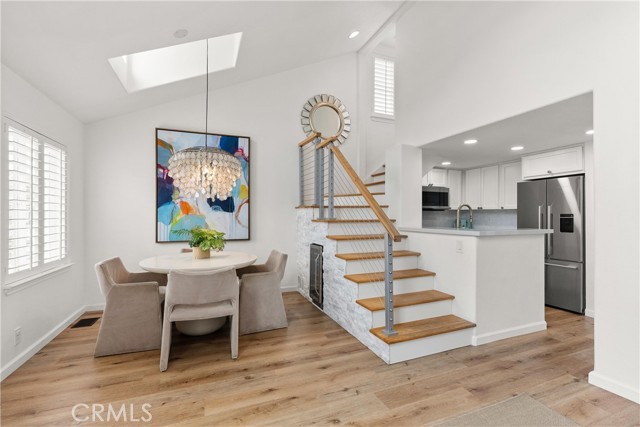 Detail Gallery Image 6 of 34 For 11 Bolivar St, Newport Beach,  CA 92663 - 2 Beds | 2 Baths