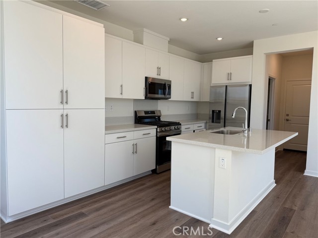 15943 Blue Cooper Way, Fontana CA: https://media.crmls.org/medias/de2c13fe-b36e-4303-813e-b8106d883082.jpg