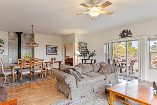 Detail Gallery Image 11 of 73 For 24921 Sunset Way, Tehachapi,  CA 93561 - 2 Beds | 2 Baths