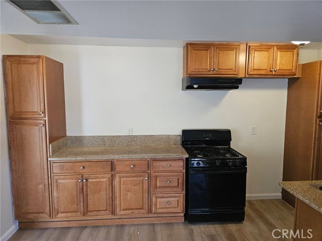 Detail Gallery Image 4 of 17 For 2871 S Fairview St #D,  Santa Ana,  CA 92704 - 2 Beds | 2 Baths