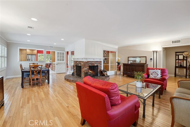 6217 Orion Avenue, Van Nuys CA: https://media.crmls.org/medias/de2c7b01-a6db-4cbb-ae34-fd1450d55f3d.jpg