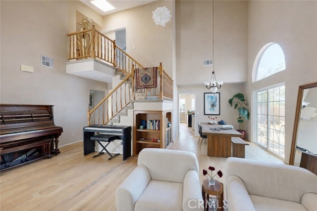 Detail Gallery Image 4 of 24 For 5637 Redwood, Palmdale,  CA 93551 - 3 Beds | 2/1 Baths