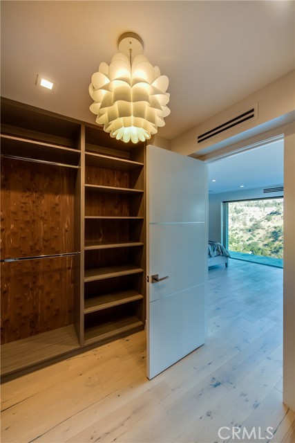 Detail Gallery Image 29 of 75 For 8401 Wyndham Rd, Hollywood Hills,  CA 90046 - 5 Beds | 6 Baths