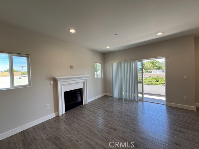Detail Gallery Image 9 of 27 For 5432 Hermitage Ave #202,  Valley Village,  CA 91607 - 3 Beds | 2 Baths