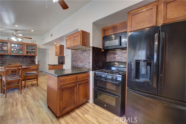 735 E Fesler Street, Santa Maria CA: https://media.crmls.org/medias/de2d6d2c-1b98-465b-8e98-ea675e78d5e1.jpg
