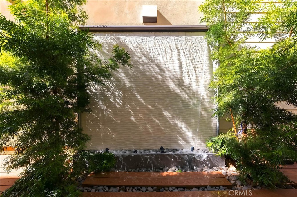 https://media.crmls.org/medias/de316955-d666-40e0-b127-67bfb625c237.jpg?preset=X-Large