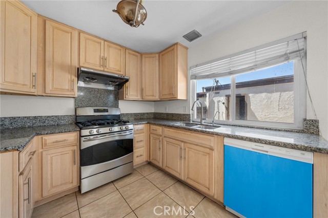 2256 Shady Hills Drive, Diamond Bar CA: https://media.crmls.org/medias/de320835-dcdd-4fd3-901a-4f4dc2437d68.jpg