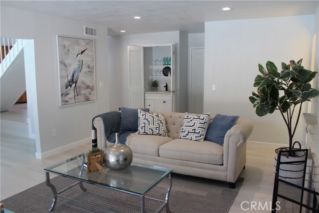 Detail Gallery Image 5 of 17 For 737 N 4th St, Montebello,  CA 90640 - 4 Beds | 3 Baths