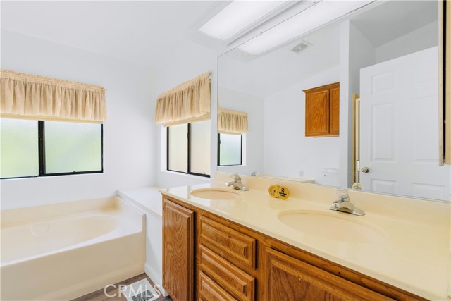 13691 Gavina Avenue, Sylmar CA: https://media.crmls.org/medias/de326ff0-683d-4213-a4af-7c760cd8b7b9.jpg