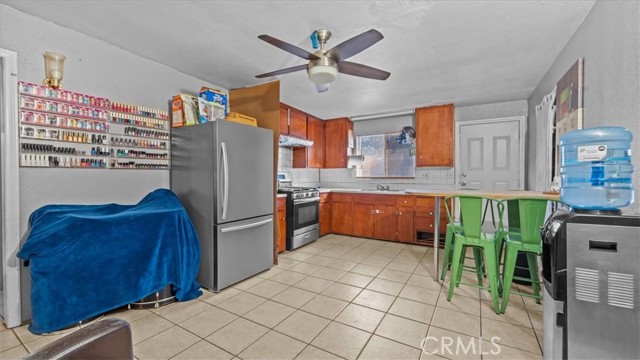Detail Gallery Image 8 of 41 For 7603 Date Ave, Fontana,  CA 92336 - 3 Beds | 1/1 Baths