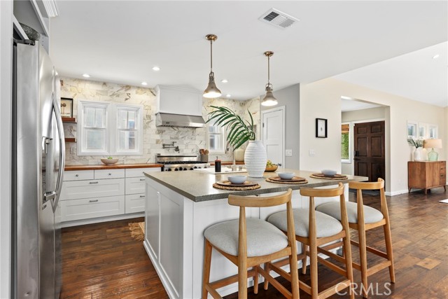 1069 Avenue D, Redondo Beach CA: https://media.crmls.org/medias/de338a4b-72c2-4885-a606-3d60e639fc53.jpg