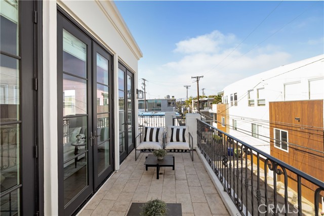 2211 Vista Drive, Manhattan Beach, California 90266, 3 Bedrooms Bedrooms, ,3 BathroomsBathrooms,Residential,Sold,Vista,SB21197291