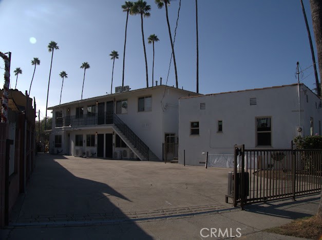 Detail Gallery Image 1 of 16 For 3160 Warwick Ave #1,  Los Angeles,  CA 90032 - 2 Beds | 1 Baths