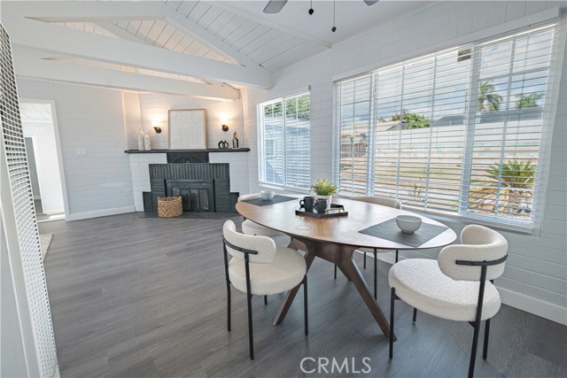 17196 Barbee St., Fontana CA: https://media.crmls.org/medias/de3597e2-840c-48c7-8f0e-8cbd5264b323.jpg