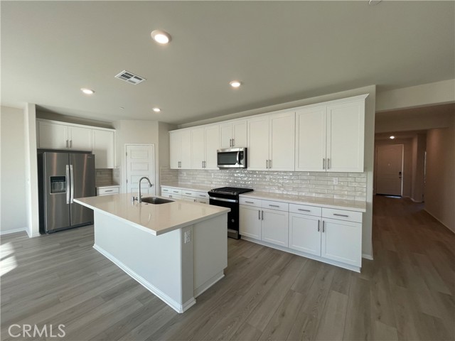 Detail Gallery Image 2 of 27 For 32903 Fleets Rd, Menifee,  CA 92584 - 4 Beds | 2/1 Baths