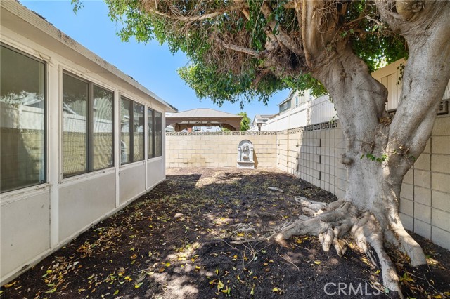 8065 E Ring Street, Long Beach CA: https://media.crmls.org/medias/de363a9a-0990-4b7c-8bbe-f46d42903b58.jpg