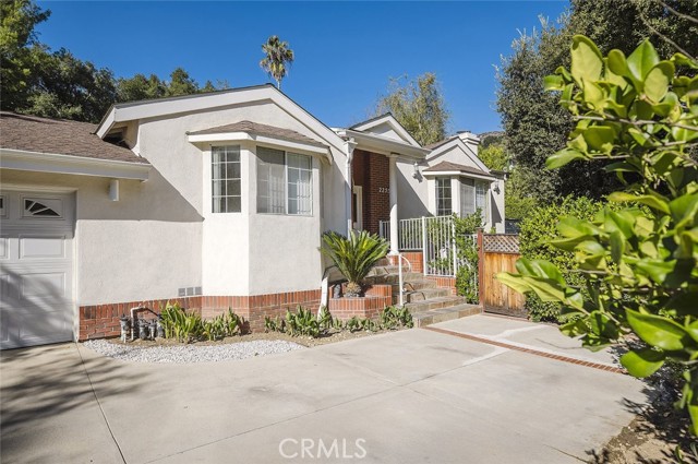 Detail Gallery Image 5 of 49 For 2255 E Chevy Chase Dr, Glendale,  CA 91206 - 4 Beds | 3 Baths