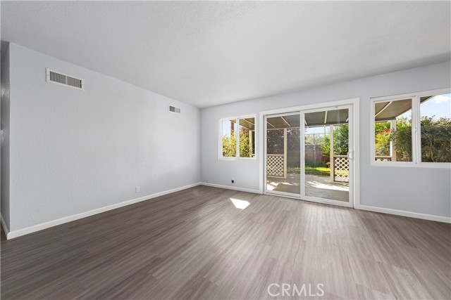 Detail Gallery Image 6 of 17 For 45581 Sancroft Ave, Lancaster,  CA 93535 - 4 Beds | 2 Baths