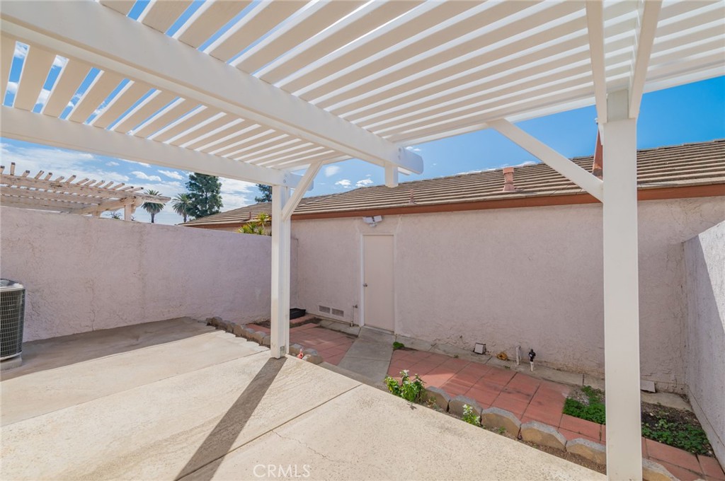 https://media.crmls.org/medias/de369018-6809-4e15-8c4f-c209dd2537bc.jpg?preset=X-Large