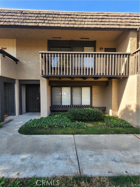717 Knollwood Lane, San Dimas CA: https://media.crmls.org/medias/de369ab3-6f1c-46c0-b27f-141876719576.jpg