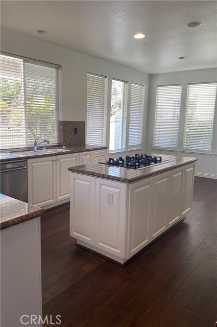 Light and bright kitchen