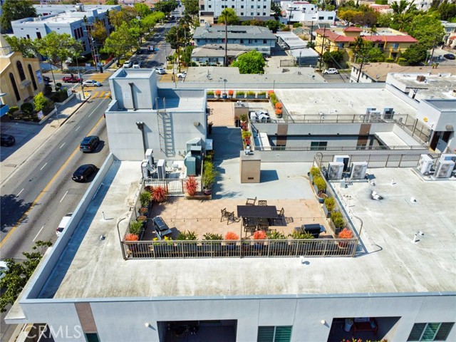820 S Wilton Place, Los Angeles CA: https://media.crmls.org/medias/de37c049-c629-479a-85fb-5874b6f3014a.jpg