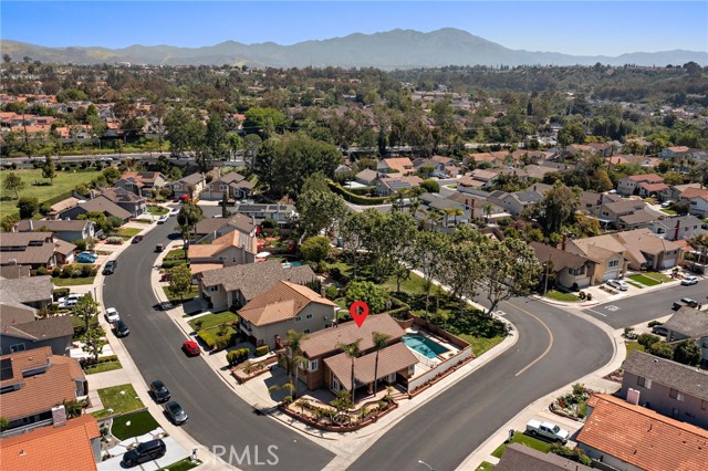 21572 Via Invierno, Lake Forest CA: https://media.crmls.org/medias/de37c8f4-d2d4-45c9-a5e6-91443f6da823.jpg