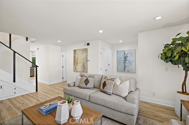 4 Riptide Court, Newport Beach CA: https://media.crmls.org/medias/de3860f7-4a8c-4d97-8d9c-edcace0da7d8.jpg