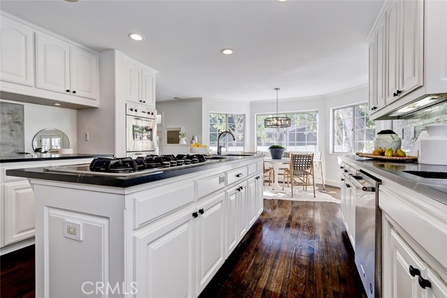 742 31st Street, Manhattan Beach, California 90266, 5 Bedrooms Bedrooms, ,2 BathroomsBathrooms,Residential,Sold,31st,SB22034184