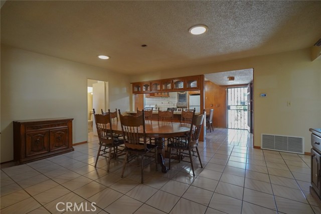 Detail Gallery Image 9 of 16 For 20323 Callaway Ave, Lakewood,  CA 90715 - 4 Beds | 1/1 Baths