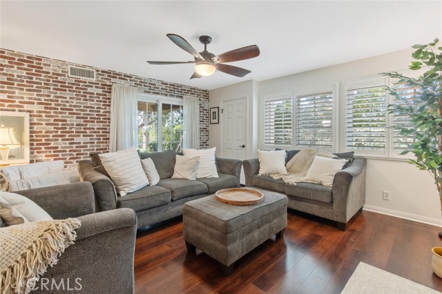 502 Charles Street, Moorpark CA: https://media.crmls.org/medias/de391a16-b9ce-4f03-b232-fc1757445eb8.jpg