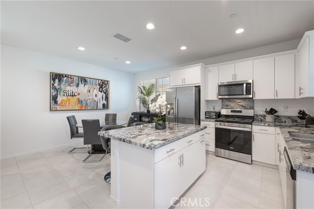 Detail Gallery Image 5 of 36 For 8474 Explorer, Chino,  CA 91708 - 2 Beds | 2/1 Baths