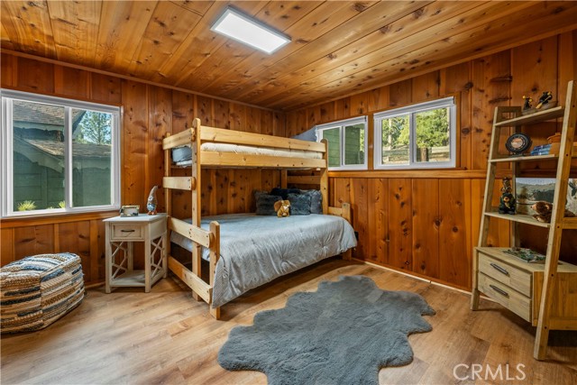 Detail Gallery Image 24 of 37 For 39521 Lake Dr, Big Bear Lake,  CA 92315 - 4 Beds | 2 Baths