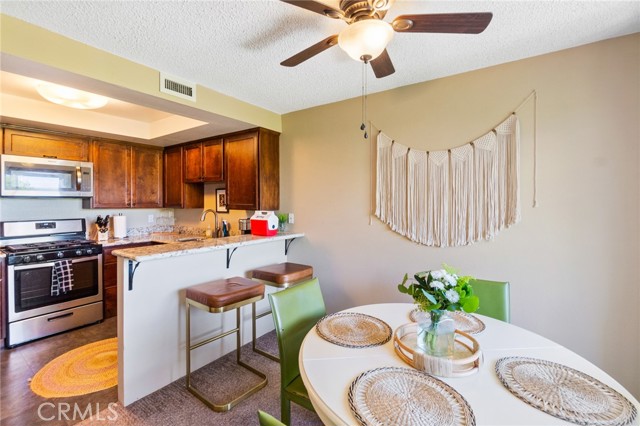 205 Huntington Street, Huntington Beach CA: https://media.crmls.org/medias/de3ad2dd-0f8c-4d4d-8910-f8f35e357c53.jpg